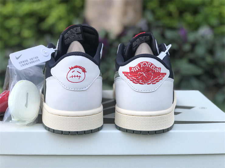 Jordan x Travis Scott
Jordan 1 low olive green