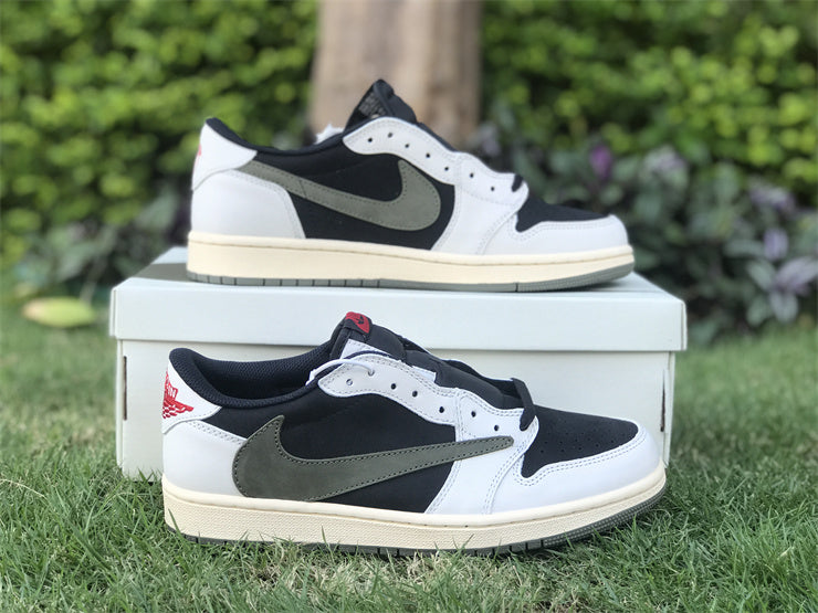 Jordan x Travis Scott
Jordan 1 low olive green